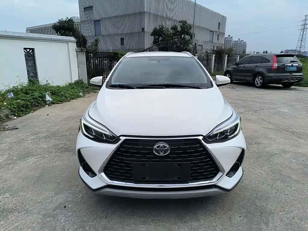 Toyota Yaris L — фото 2