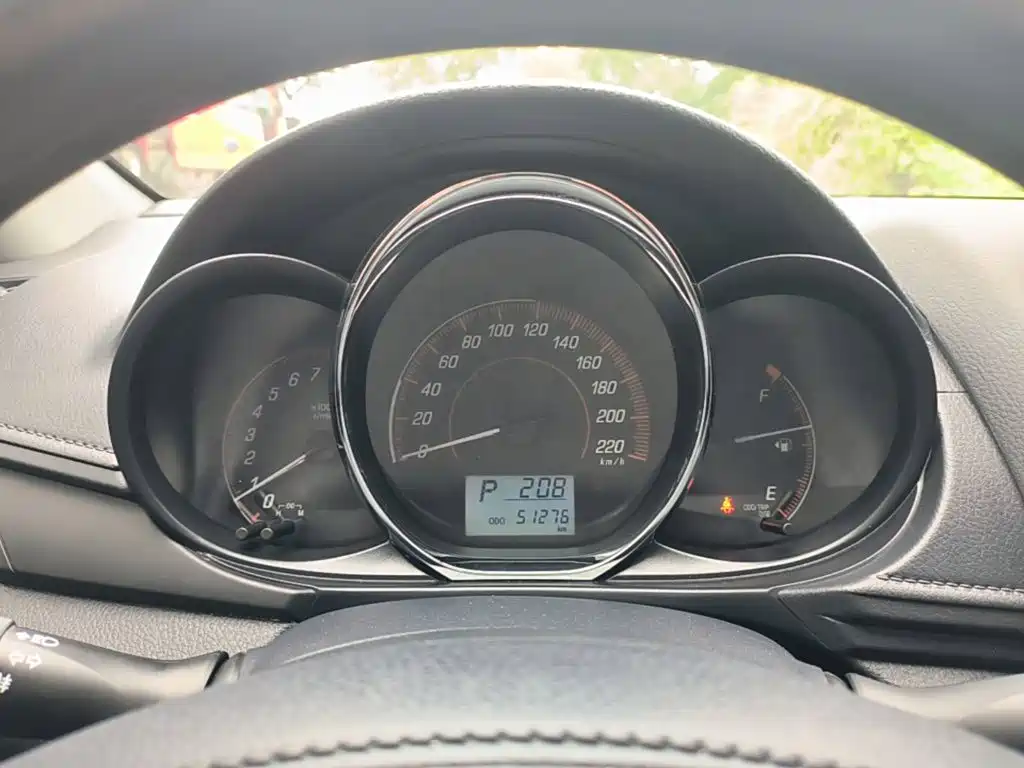 Toyota Yaris L — фото 11