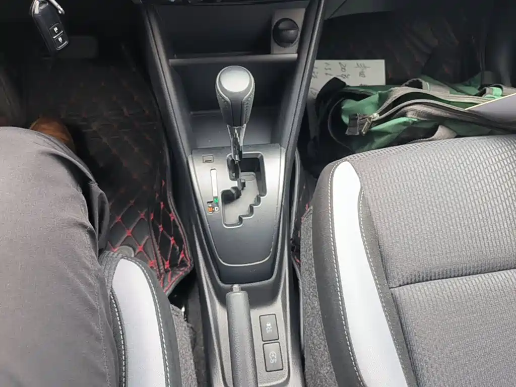 Toyota Yaris L — фото 13