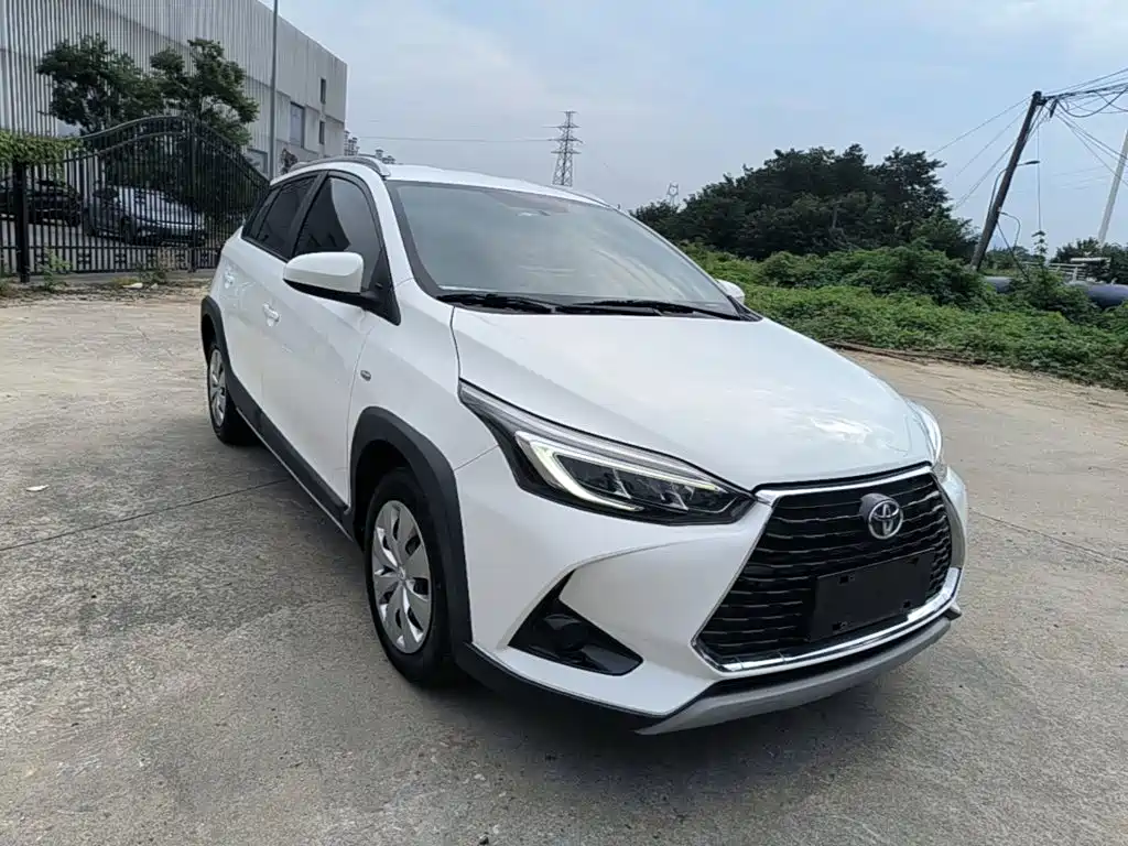 Toyota Yaris L — фото 3