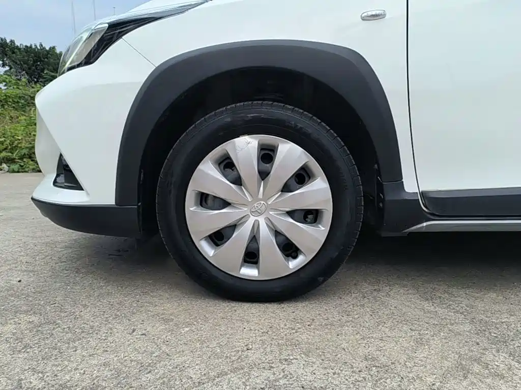 Toyota Yaris L — фото 22