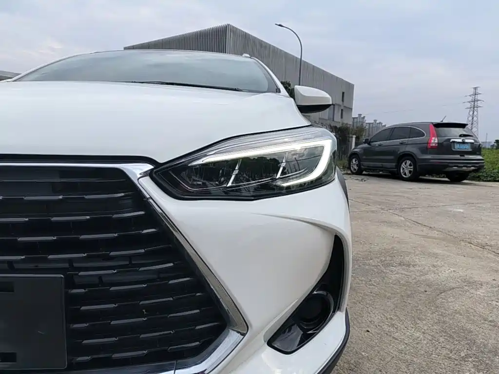 Toyota Yaris L — фото 23
