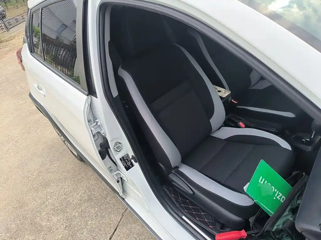 Toyota Yaris L — фото 24