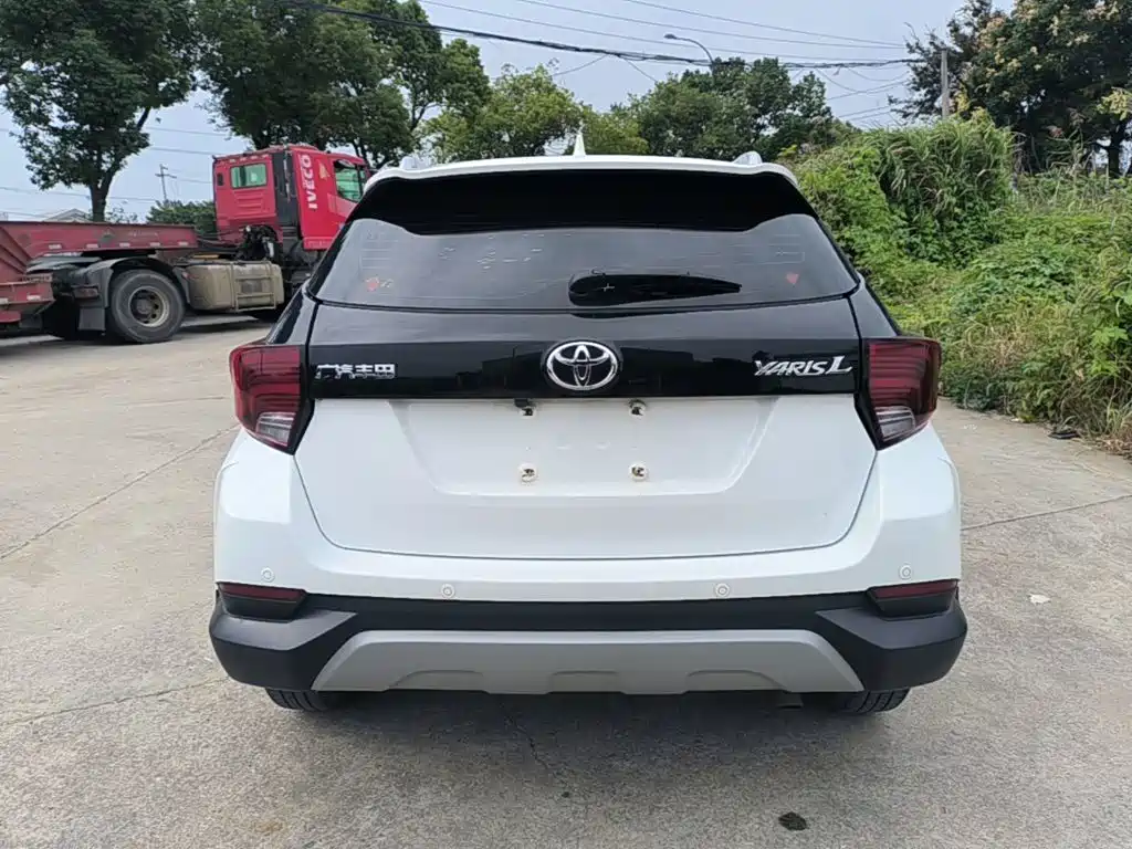 Toyota Yaris L — фото 5