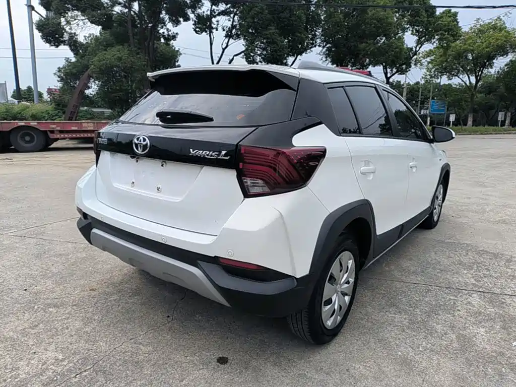 Toyota Yaris L — фото 6