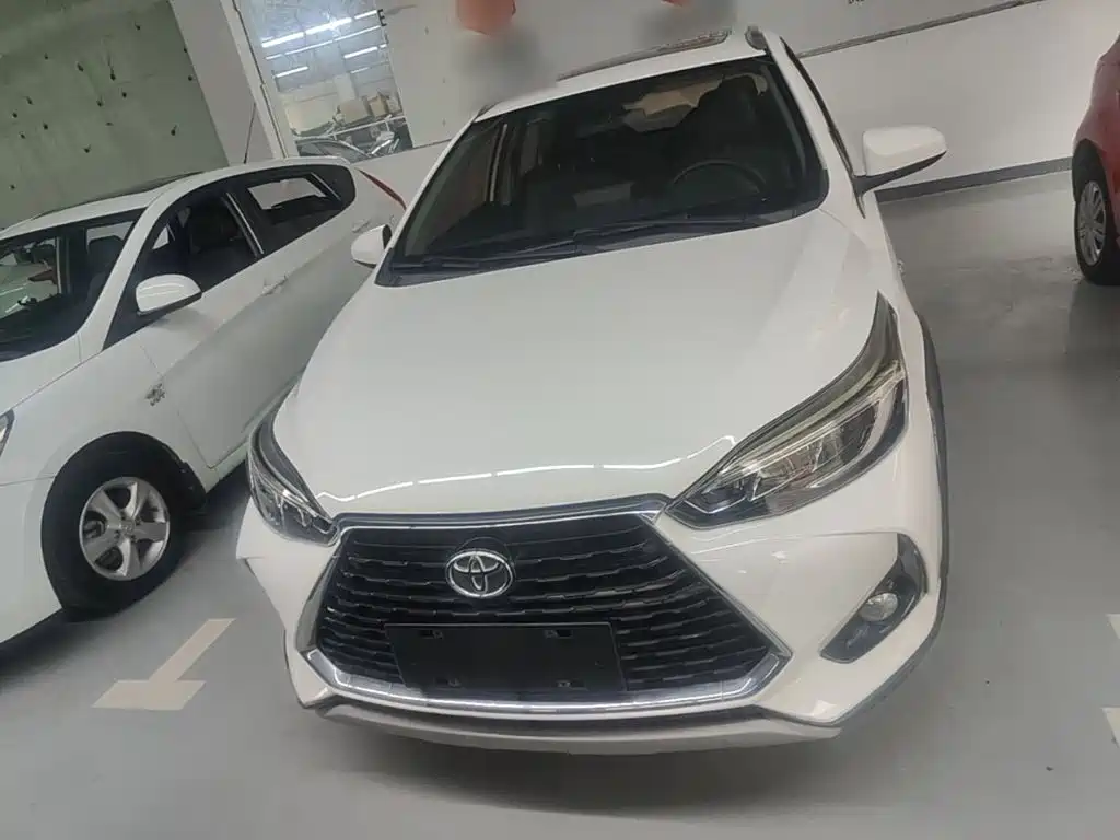 Toyota Yaris L — фото 2