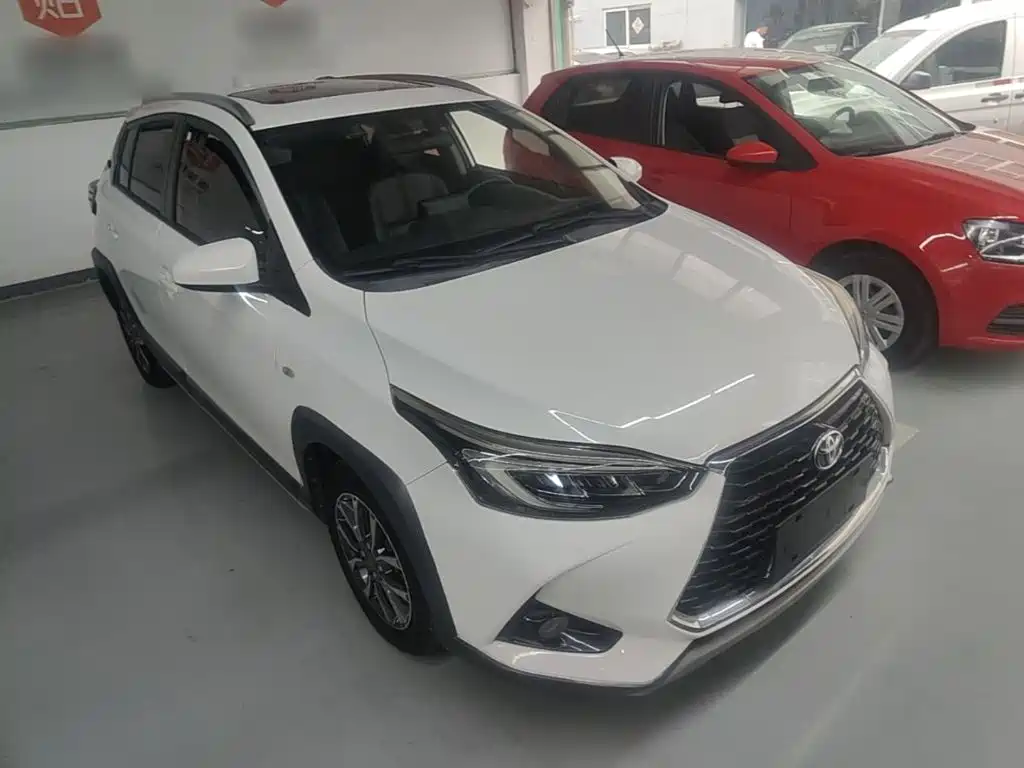 Toyota Yaris L — фото 3
