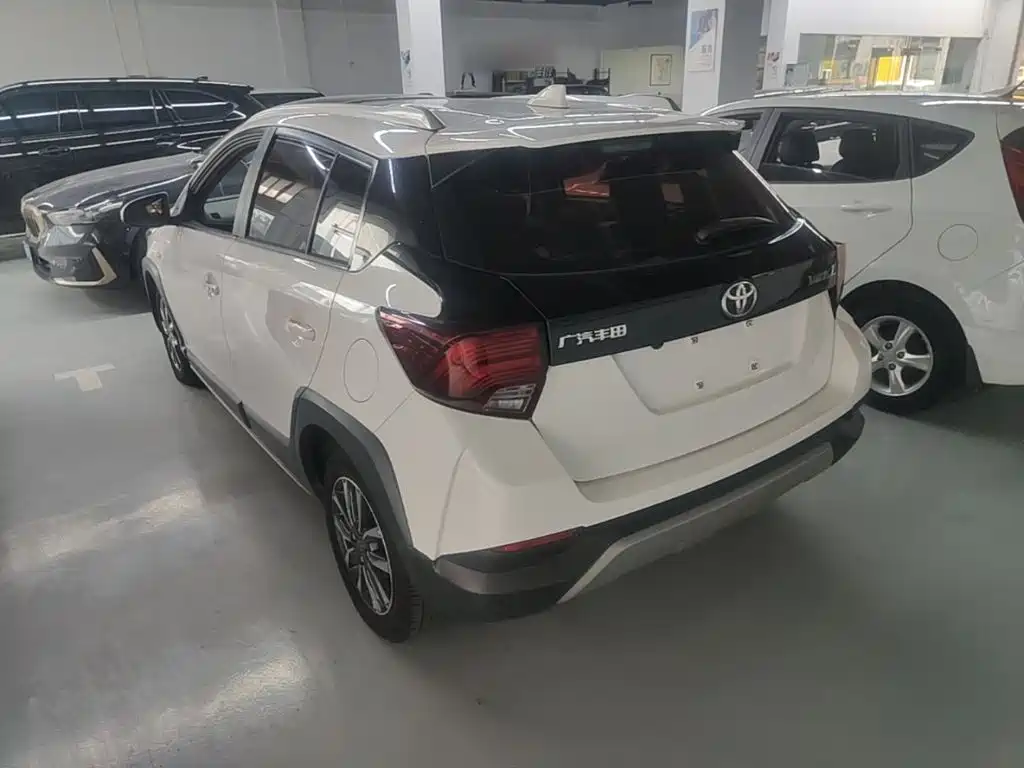 Toyota Yaris L — фото 4