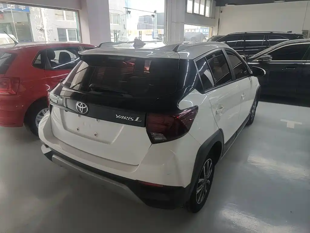 Toyota Yaris L — фото 6