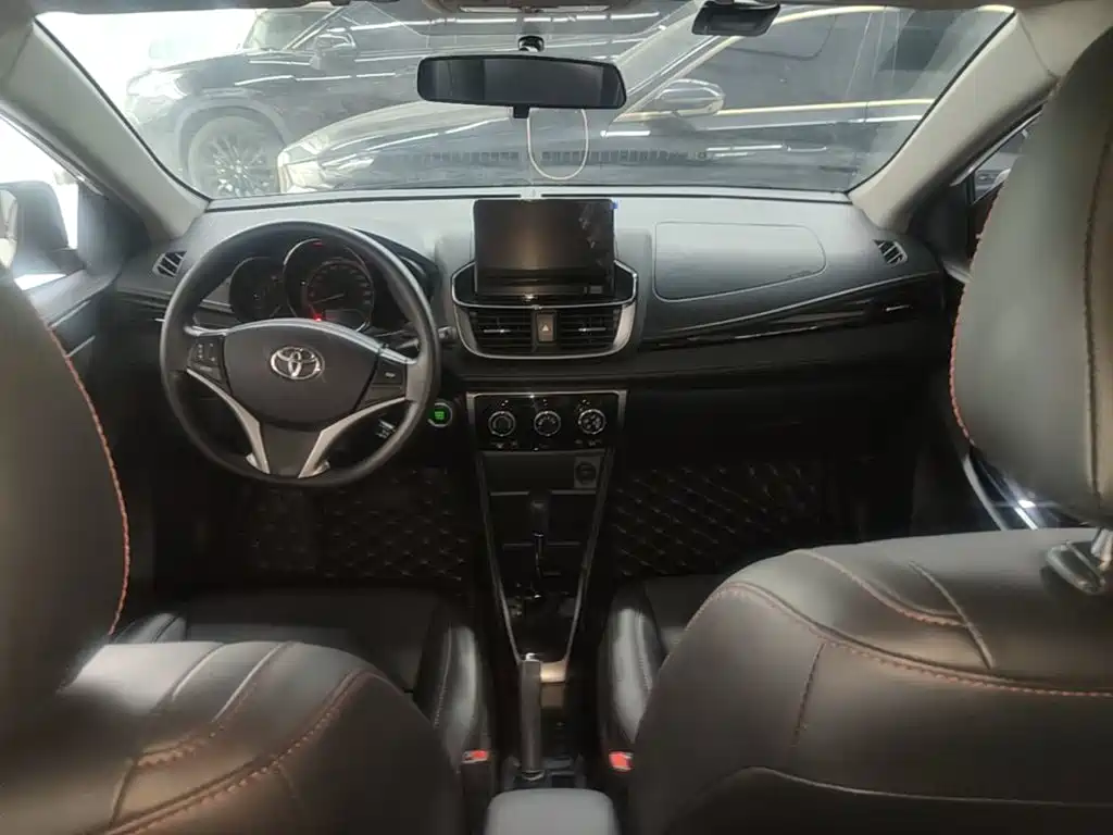 Toyota Yaris L — фото 9