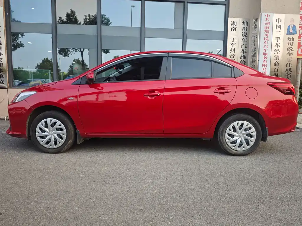 Toyota Vios — фото 2