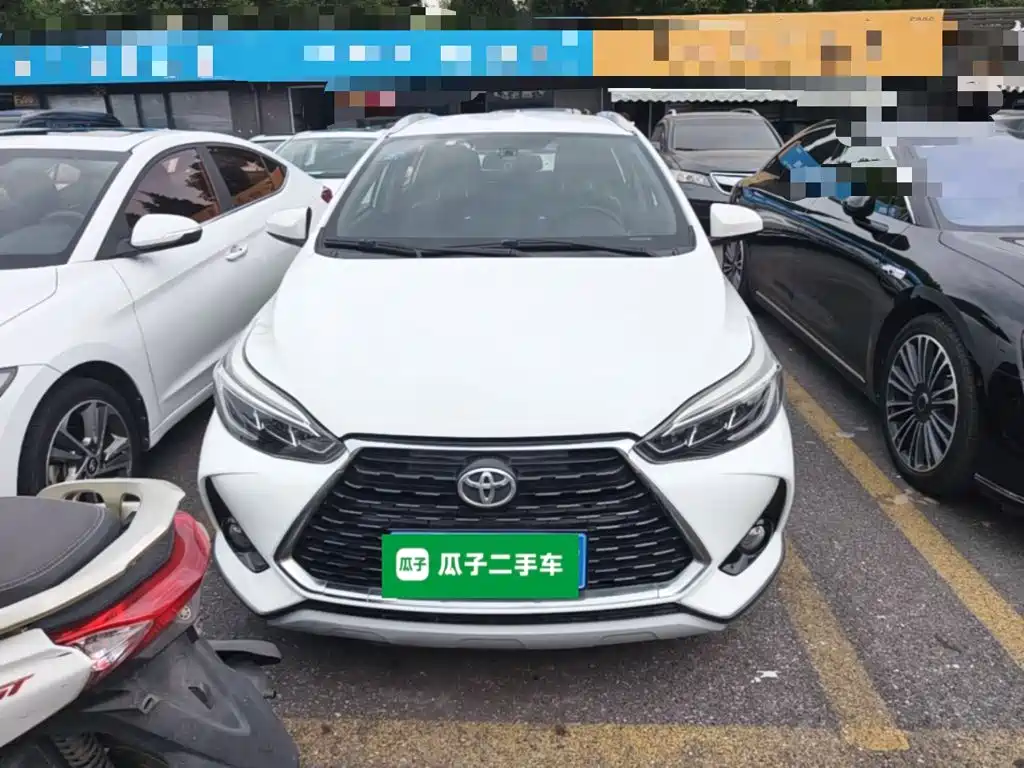 Toyota Yaris L — фото 2