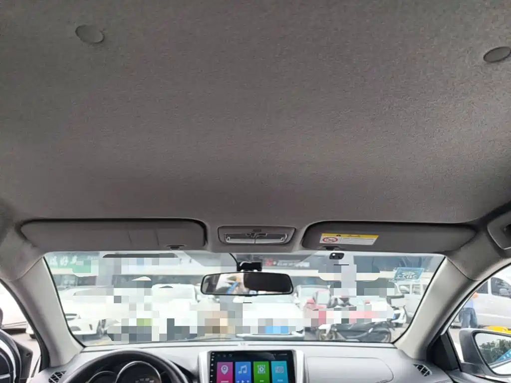 Toyota Yaris L — фото 17