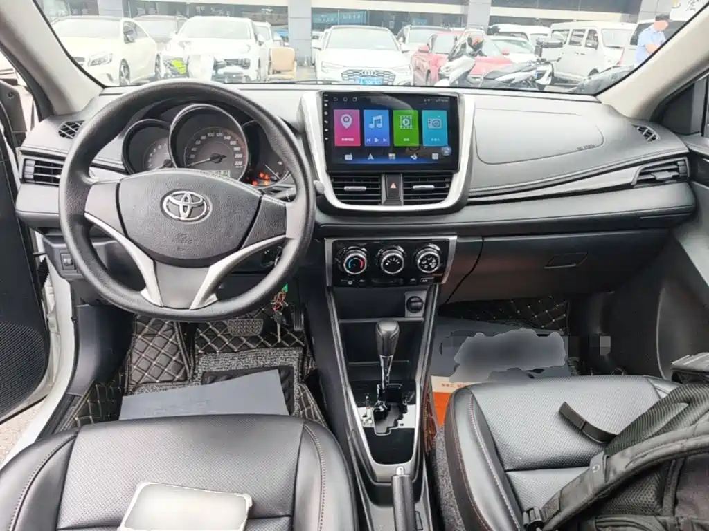 Toyota Yaris L — фото 9