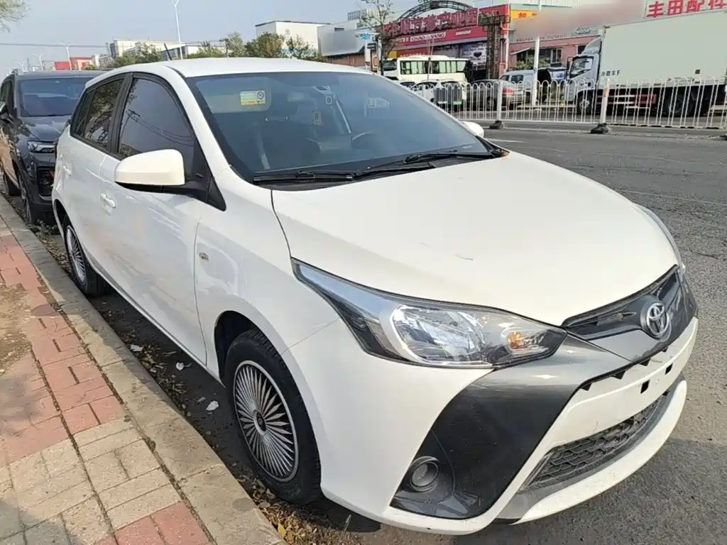 Toyota Yaris L — фото 3