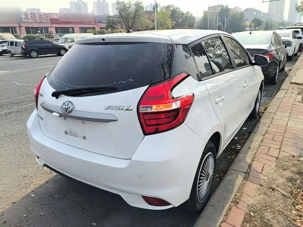 Toyota Yaris L — фото 6