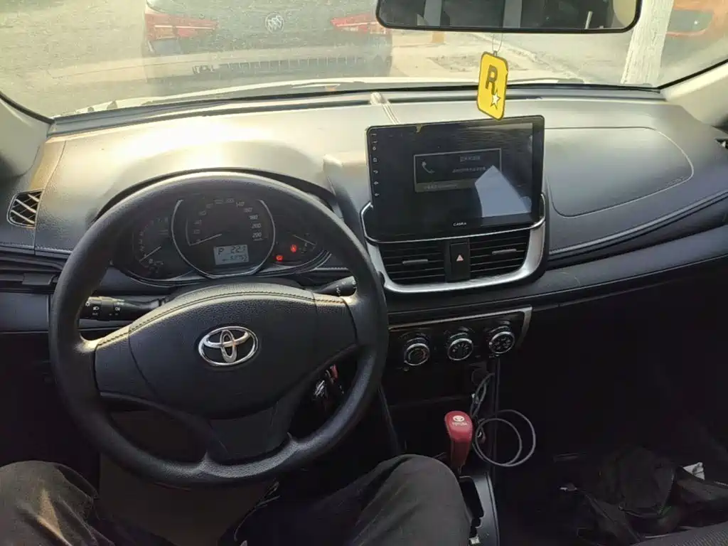 Toyota Yaris L — фото 9