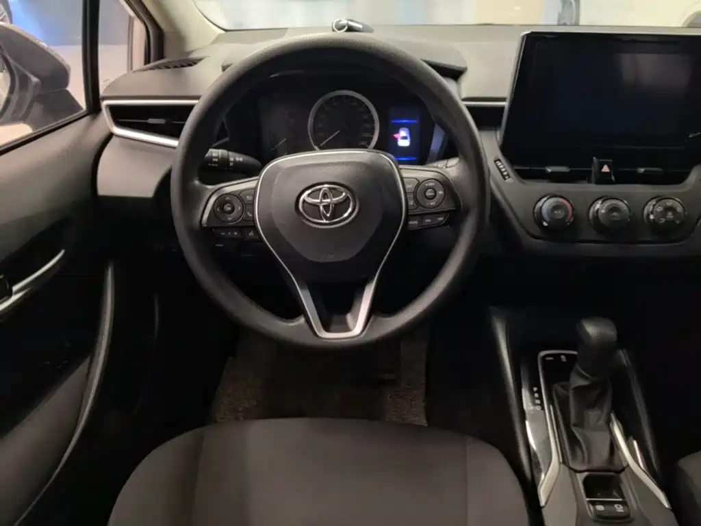 Toyota Corolla — фото 14