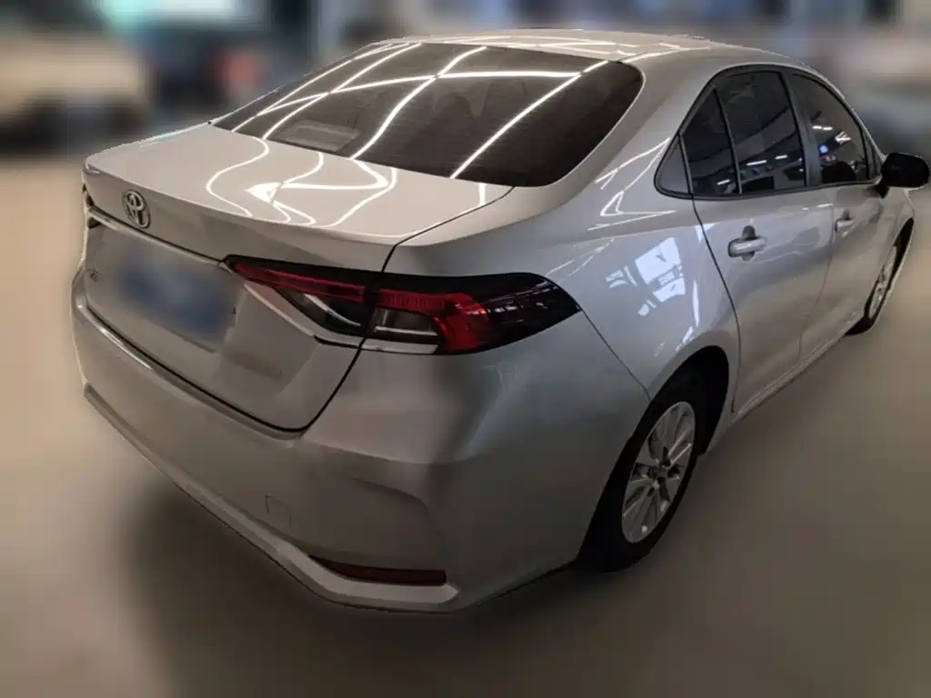 Toyota Corolla — фото 9