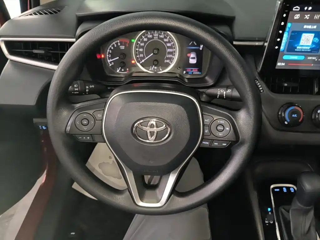 Toyota Corolla — фото 10