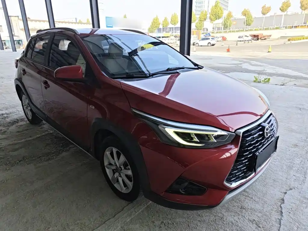 Toyota Yaris L — фото 3