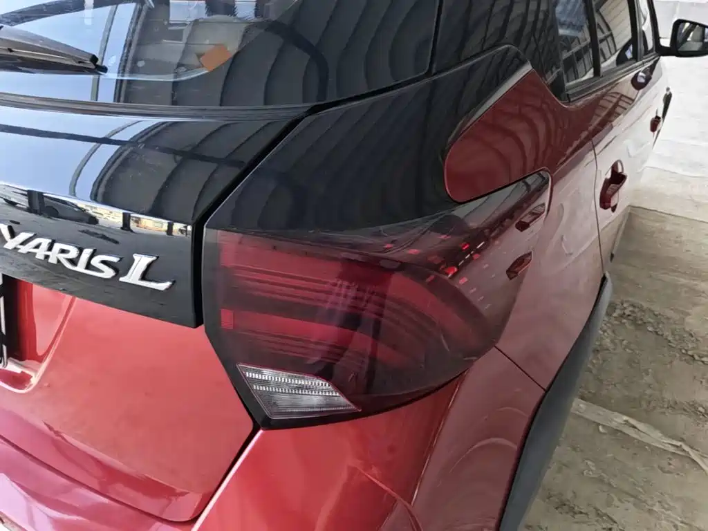 Toyota Yaris L — фото 7