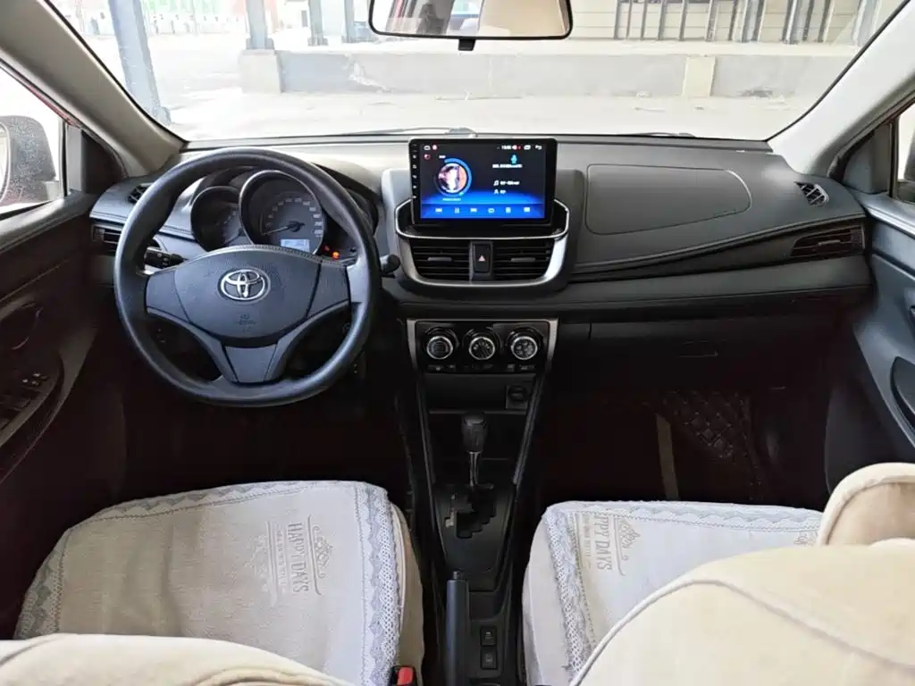 Toyota Yaris L — фото 9