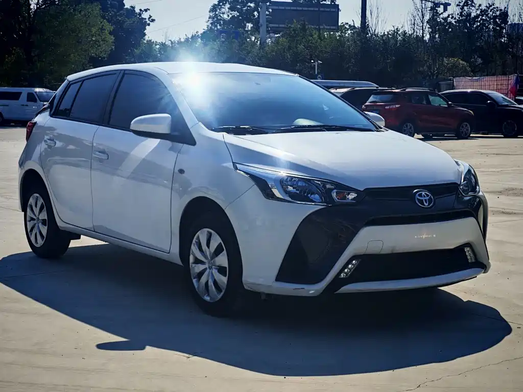 Toyota Yaris L — фото 3