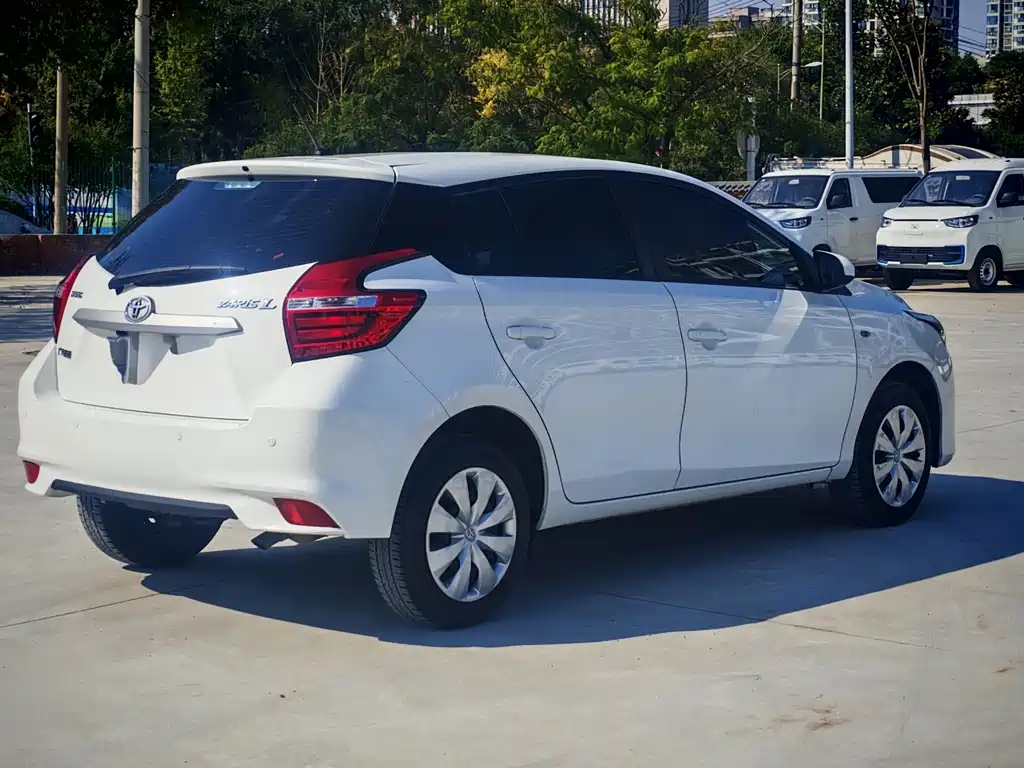 Toyota Yaris L — фото 6