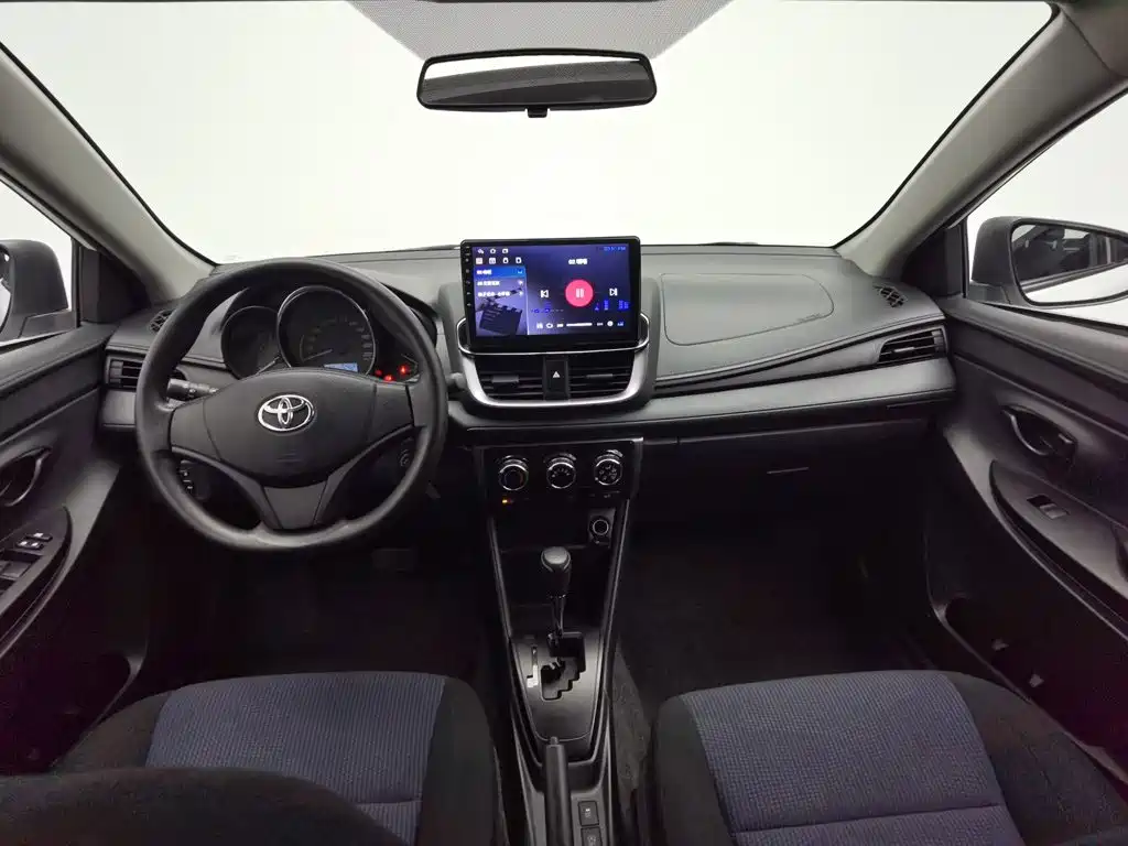 Toyota Yaris L — фото 5