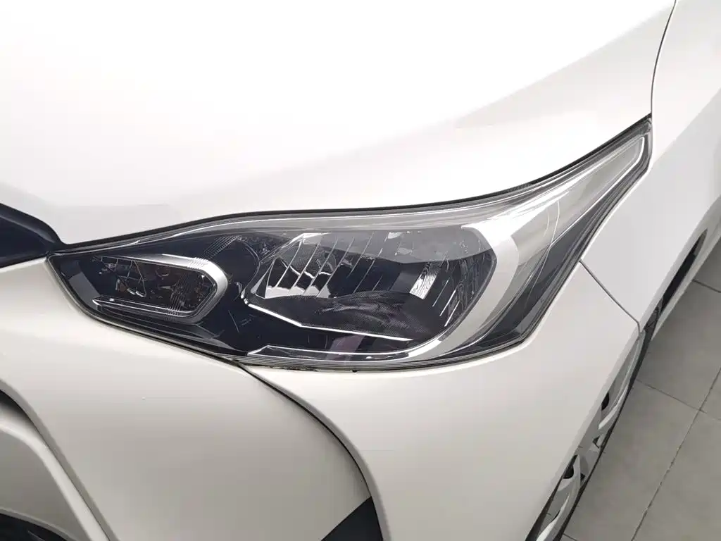 Toyota Yaris L — фото 7