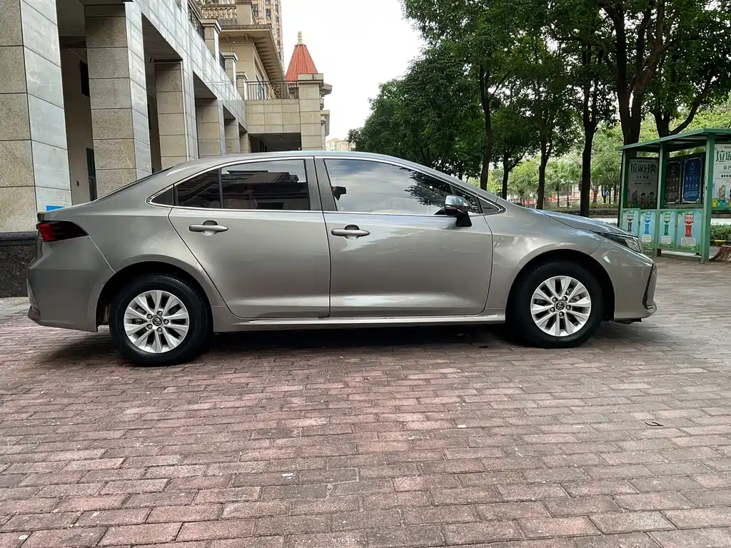 Toyota Corolla — фото 11