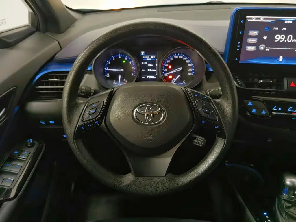 Toyota C-HR — фото 11