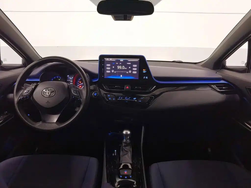 Toyota C-HR — фото 5