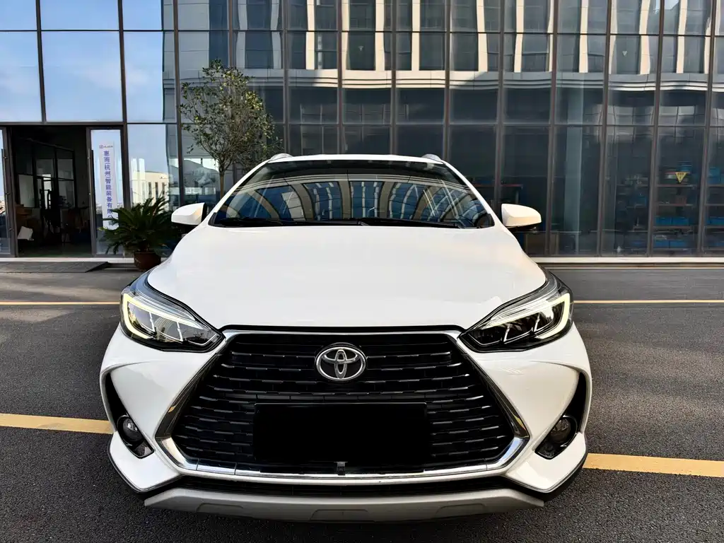 Toyota Yaris L — фото 2