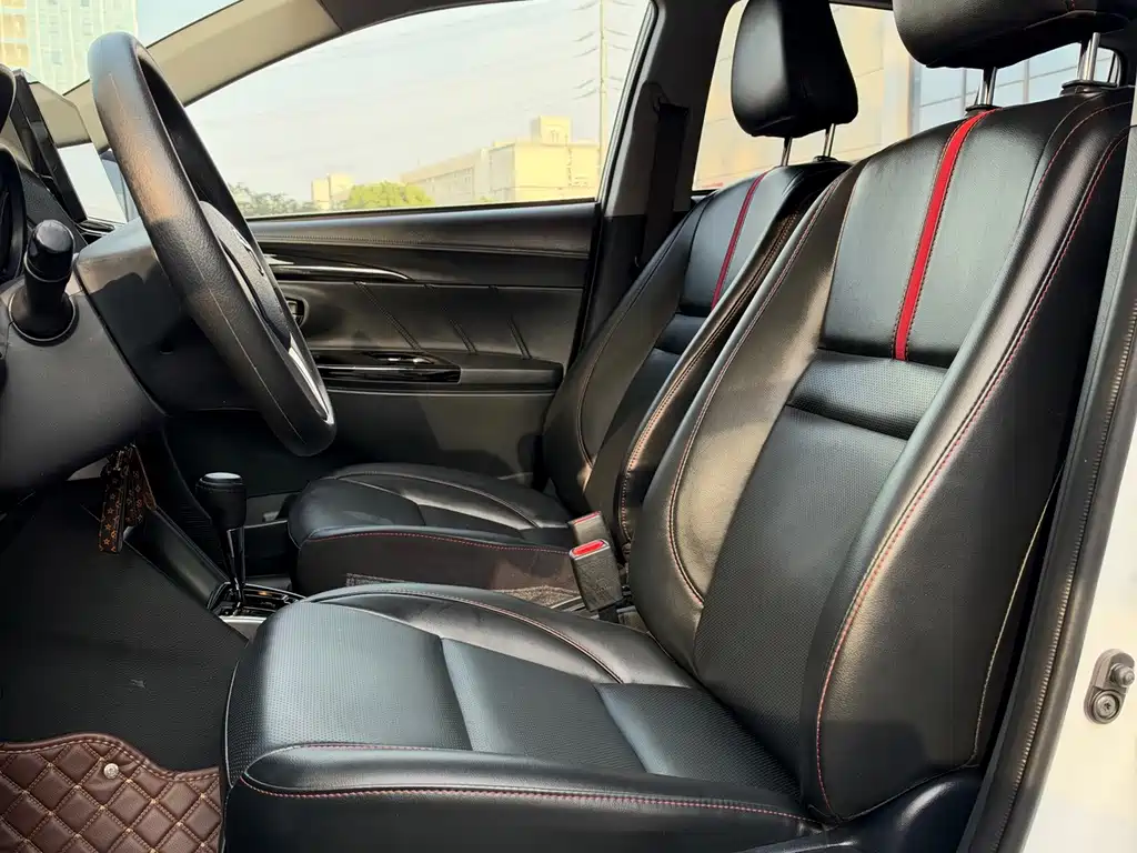 Toyota Yaris L — фото 11