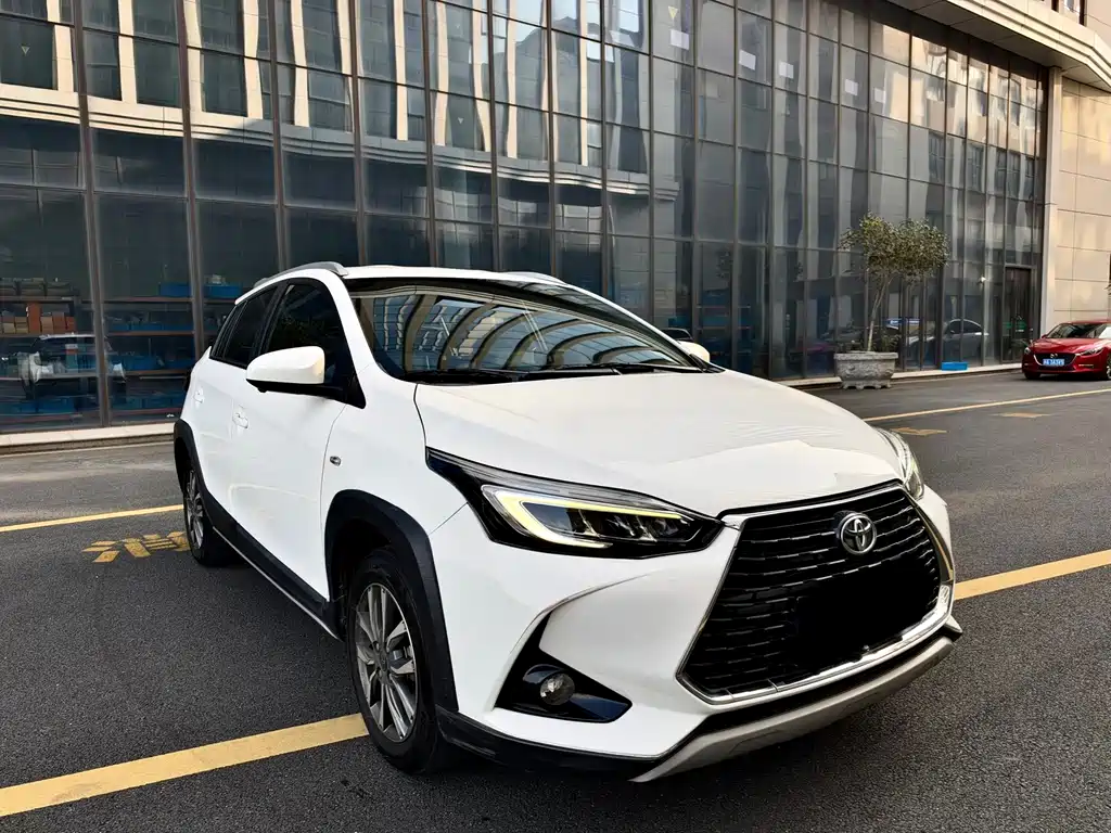 Toyota Yaris L — фото 3