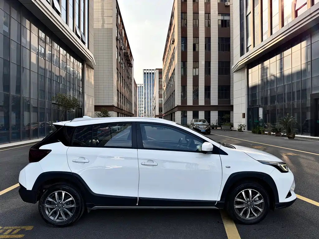 Toyota Yaris L — фото 4