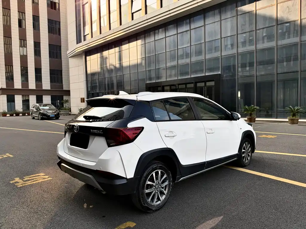 Toyota Yaris L — фото 6