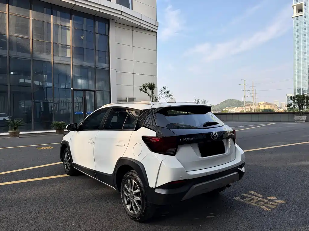 Toyota Yaris L — фото 7