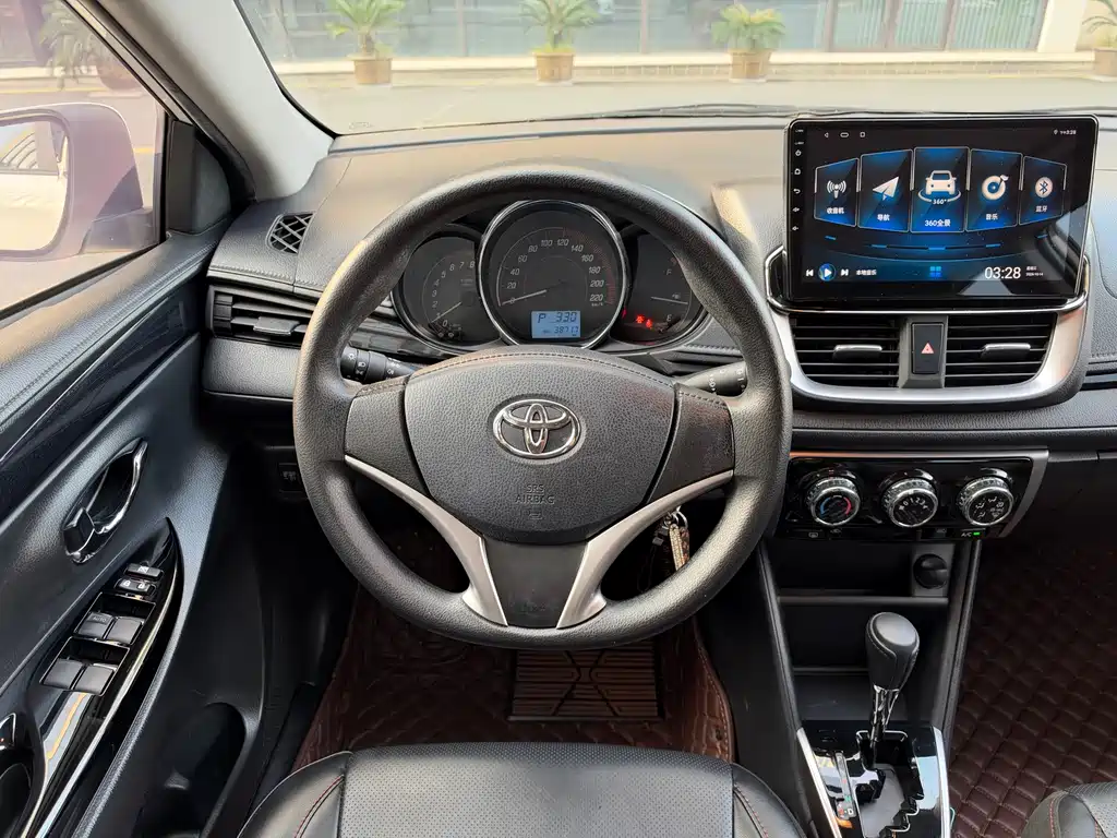 Toyota Yaris L — фото 8