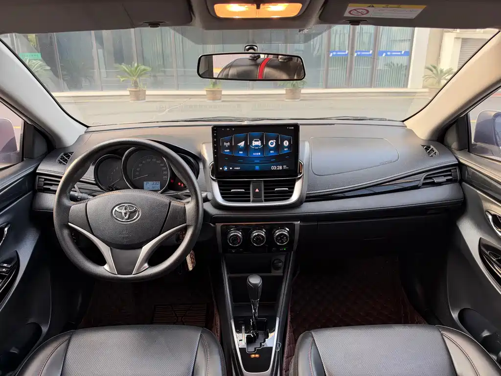 Toyota Yaris L — фото 9