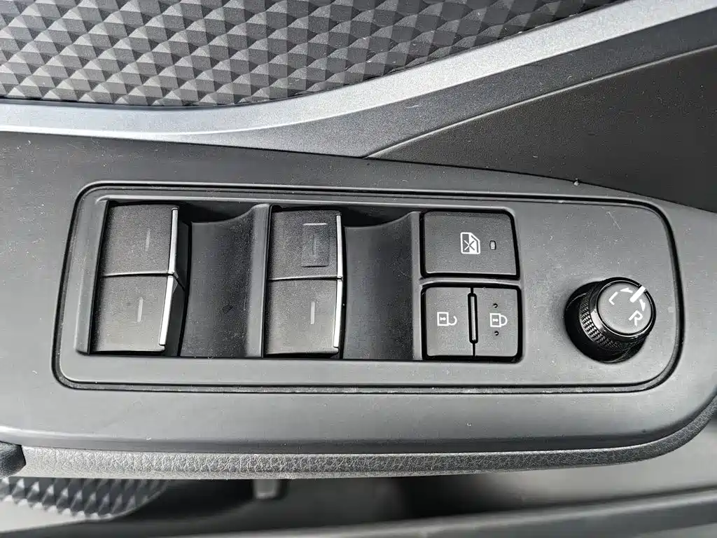 Toyota IZOA — фото 9