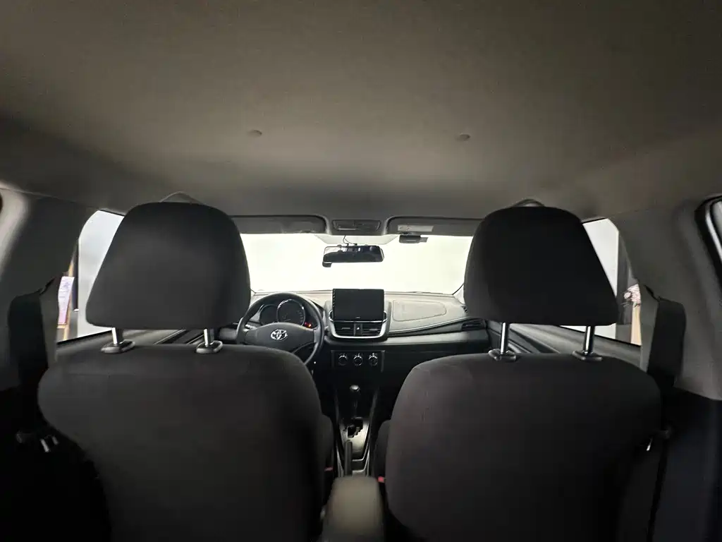 Toyota Yaris L — фото 13