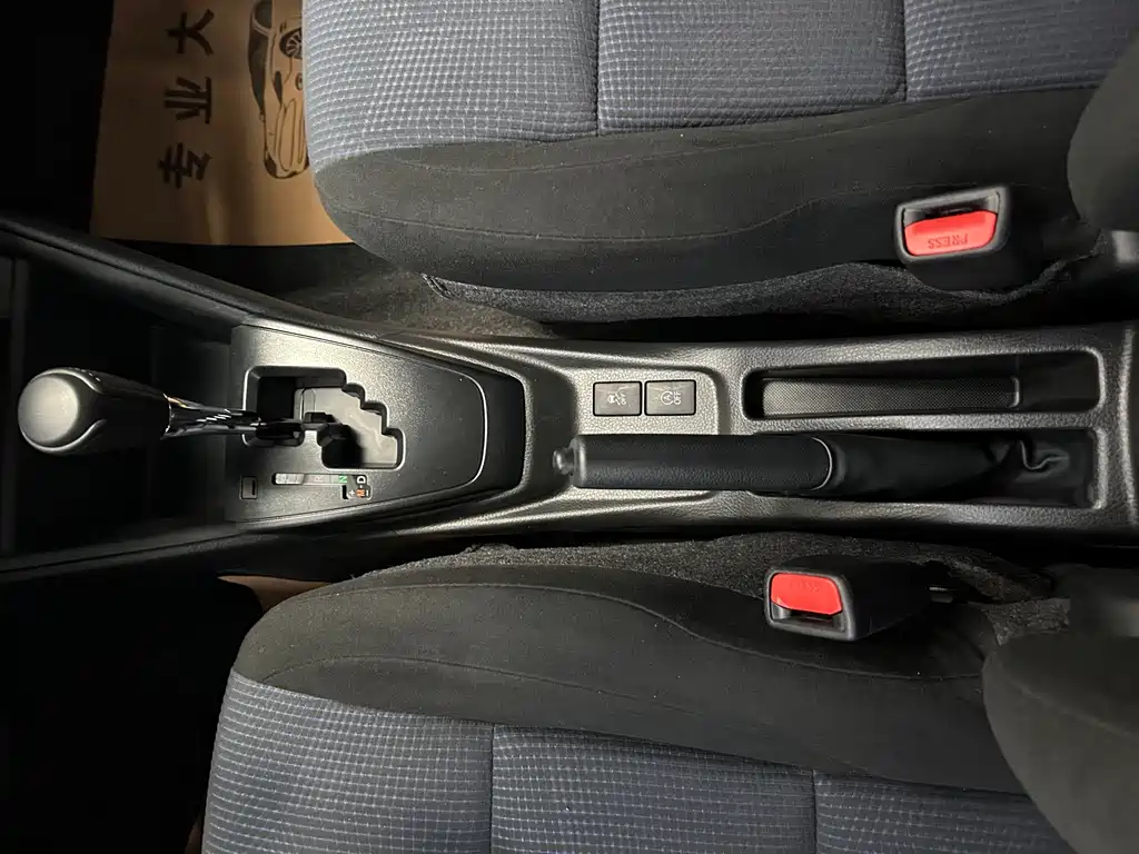 Toyota Yaris L — фото 14