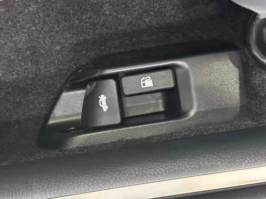 Toyota Yaris L — фото 20