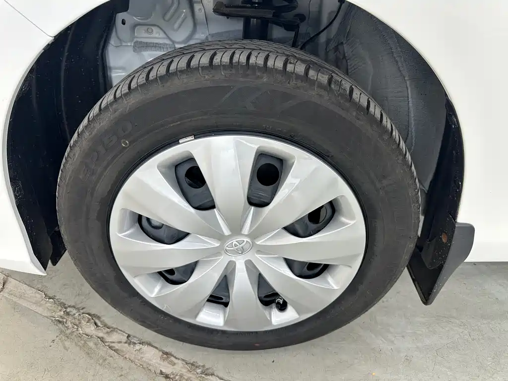 Toyota Yaris L — фото 24