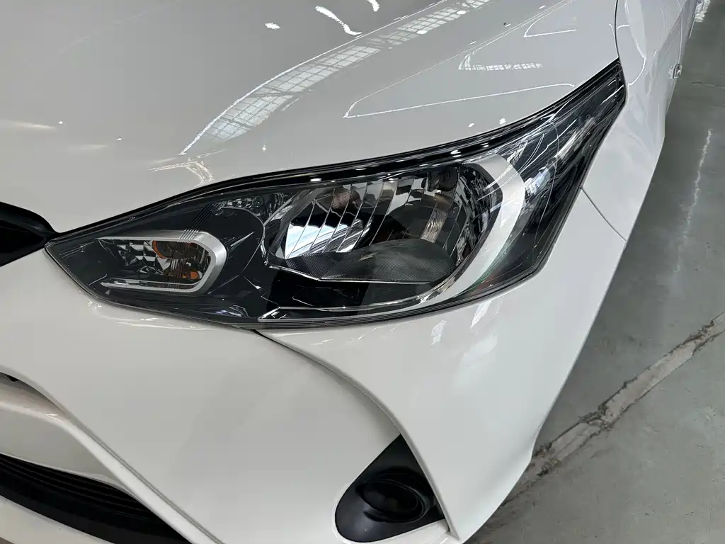 Toyota Yaris L — фото 26