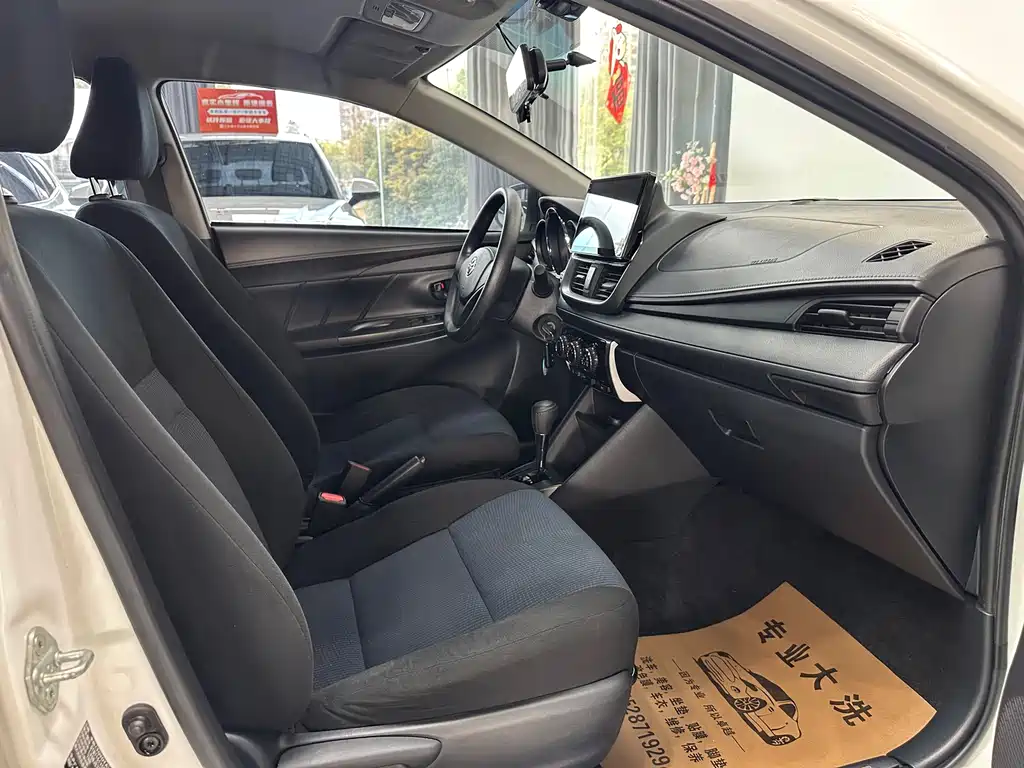 Toyota Yaris L — фото 27