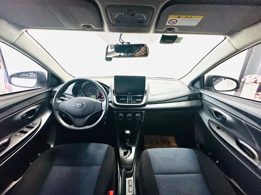 Toyota Yaris L — фото 6